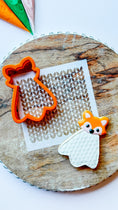 Load image into Gallery viewer, fox cookie with stencil
