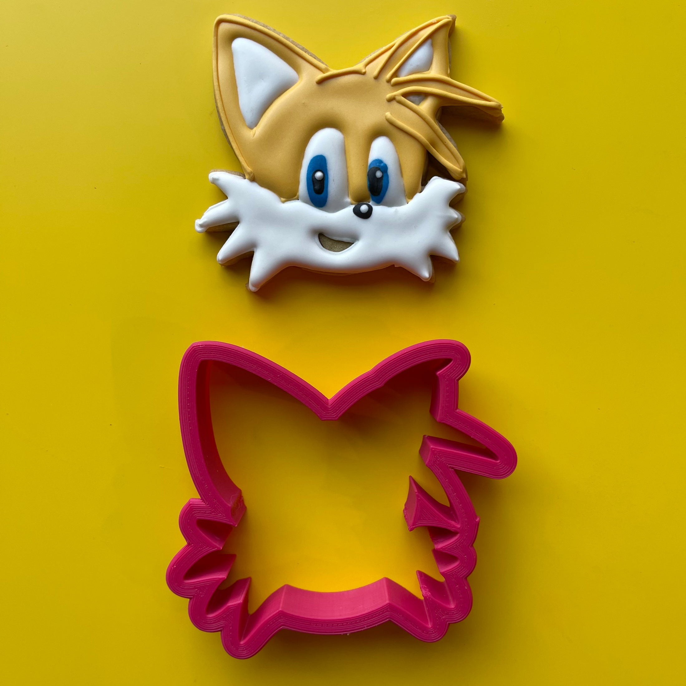 Tails from Sonic The Hedgehog face 3.5  inch cookie cutter
