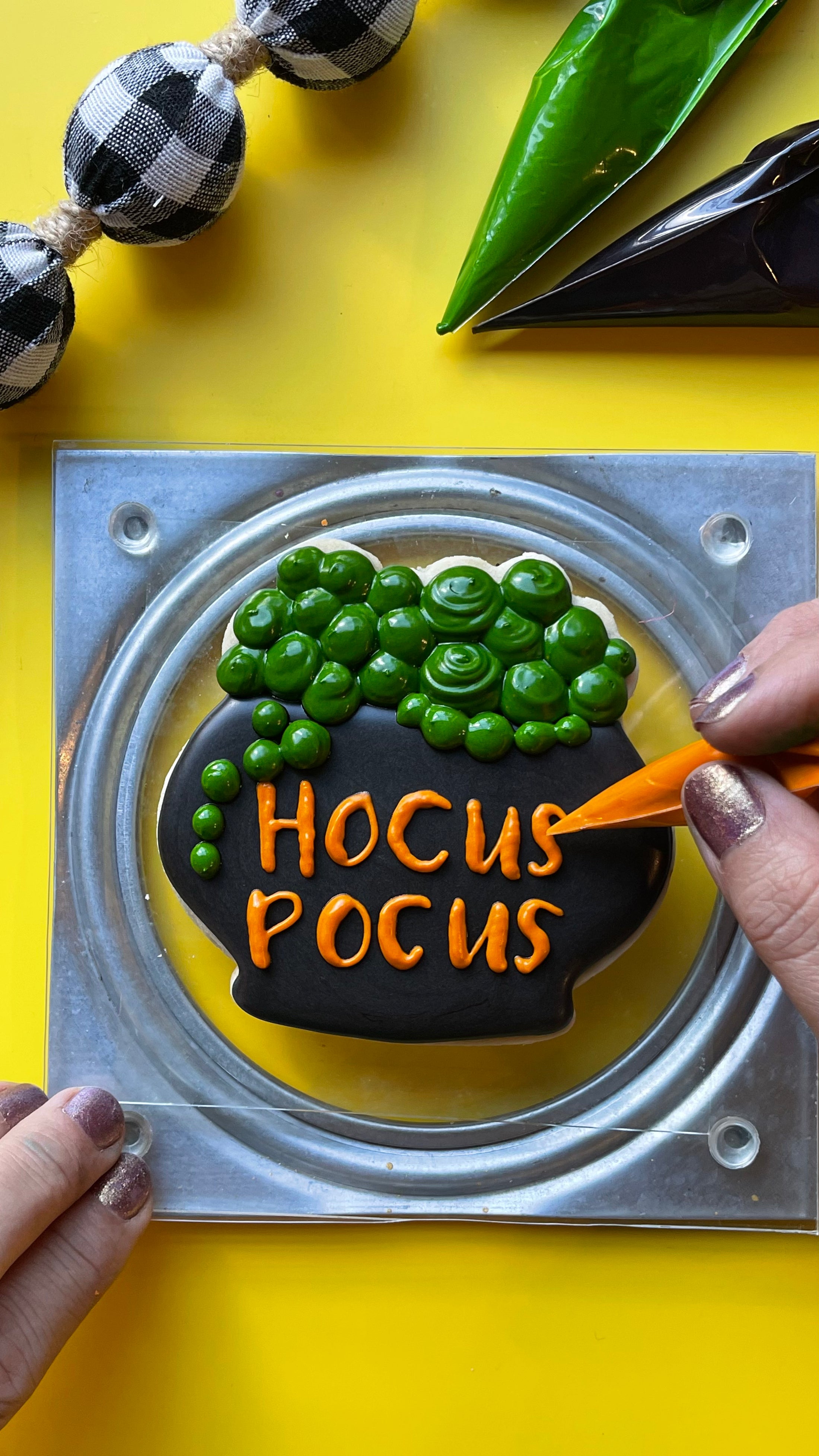 4 inch Hocus Pocus cauldron Cookie Cutter